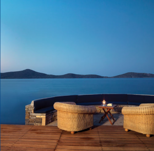 Το Porto Elounda de luxe Resort προτείνει ένα τριήμερο με τους πρωταγωνιστές του νέου σήριαλ "ΤΟ ΝΗΣΙ"