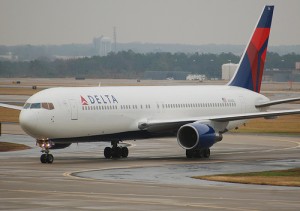 Delta Airlines B763 at New York on Nov 21st 2010, engine failure