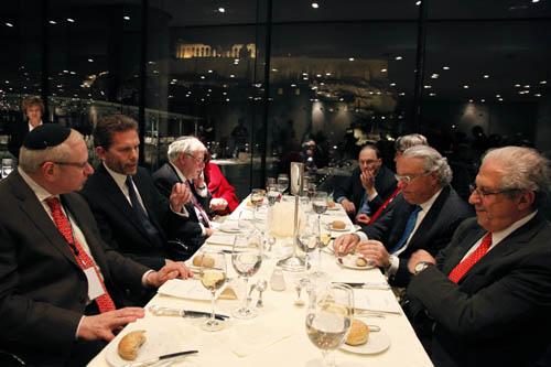 Δείπνο παρέθεσε το βράδυ της Πέμπτης 10, Φεβρουαρίου, στο Νέο Μουσείο της Ακρόπολης ο Υπουργός Πολιτισμού και Τουρισμού κ. Παύλος Γερουλάνος στα μέλη της Διάσκεψης των προέδρων των Μειζόνων αμερικανο-εβραϊκών οργανώσεων, οι οποίοι επισκέπτονται την Ελλάδα.