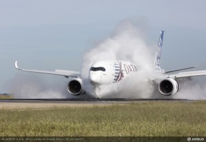 A350_XWB_water_ingestion_test_Istres___2_