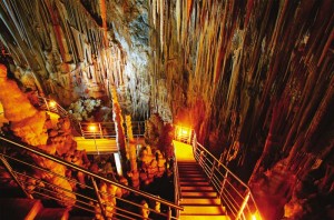 Εικονική περιήγηση στο Σπήλαιο της Καστανιάς και την Καστροπολιτεία