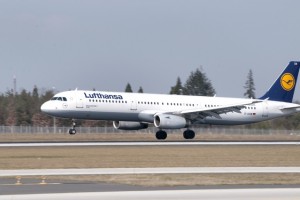 Lufthansa Airbus A321-200 mit der Kennung d-AISW tr√§gt den Namen Stade