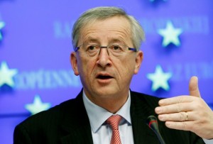 Luxembourg's Prime Minister and Eurogroup Chairman Jean-Claude Juncker addresses a news conference at the end of a European Union finance ministers meeting at the European Union Council in Brussels November 28, 2010. European Union finance ministers agreed an 85-billion euro ($115 billion dollar) financial rescue for Ireland on Sunday, EU sources said.   REUTERS/Thierry Roge   (BELGIUM - Tags: POLITICS BUSINESS)