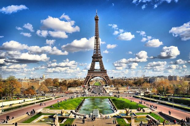 Έλεγχο διεξάγει η Airbnb για παράνομα καταλύματα στο Παρίσι