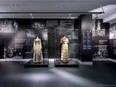 Η νέα έκθεση στο αεροδρόμιο είναι ένα «ταξίδι» στο χώρο και στο χρόνο μέσα από το υλικό του αρχείου του Εθνικού Θεάτρου