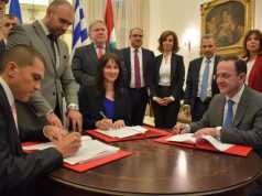 Συνυπογραφή της Κοινής Δήλωσης για την ίδρυση του Οργανισμού ISTO for P&P από την Υπουργό της Ελλάδας, κα Έλενα Κουντουρά, της Κύπρου, κ. Σάββα Περδίο, και του Λιβάνου, κ. Avedis Guidanian