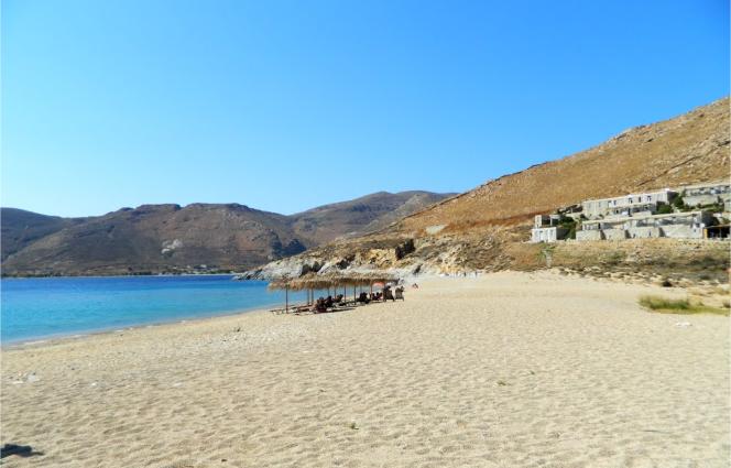 Η παραλία της Βαγιάς γίνεται η πρώτη smoke–free παραλία των Κυκλάδων