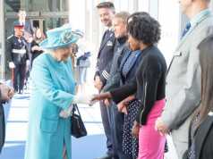 Η Αυτού Μεγαλειότης, η Βασίλισσα της Αγγλίας, επισκέφθηκε τα κεντρικά της British Airways, για να γιορτάσει το 100ό έτος της αεροπορικής εταιρείας