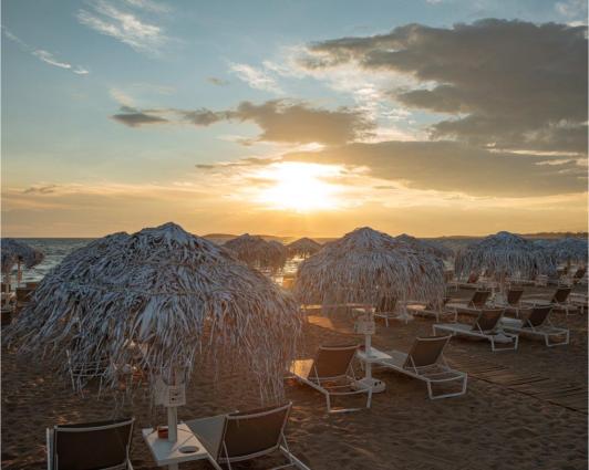 APOLLON BEACH: Η νέα εντυπωσιακή παραλία του Ομίλου Διβάνη που θυμίζει ανέμελο ελληνικό νησί στην καρδιά της Αθηναϊκής Ριβιέρας