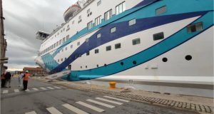 Περισσότερους από 1600 τουρίστες αποβίβασε στο λιμάνι της Θεσσαλονίκης το κρουαζιερόπλοιο Crown Iris