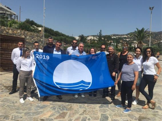 H παραλία του ξενοδοχείου Wyndham Grand Crete Mirabello Bay στην Κρήτη βραβεύτηκε με την «Γαλάζια Σημαία» για το 2019