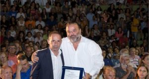 O Μάριος Ηλιόπουλος βραβεύεται για τη συνολική προσφορά του στους πληγέντες της εθνικής τραγωδίας στο Μάτι