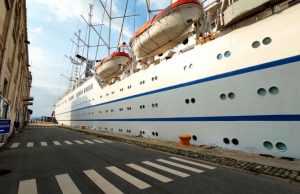 Οι Γάλλοι και Βέλγοι τουρίστες του CLUB MED II προτίμησαν τις ακτές του Θερμαϊκού για δροσιά και αναψυχή
