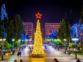 «Υιοθέτησε» τα Χριστούγεννα της Αθήνας