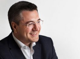Απόστολος Τζιτζικώστας