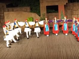 Το Θέατρο Ελληνικών Χορών "Δόρα Στράτου" έχει ορισμένες θέσεις για χορευτές ελληνικών χορών