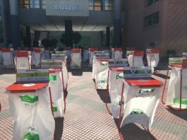 Παράδοση απορριμματοφόρου και κάδων ανακύκλωσης στον Δήμο Σαρωνικού από τον Περιφερειάρχη Αττικής