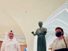 Ο Ηνίοχος των Δελφών κοσμεί τον σταθμό του Μετρό στο διεθνές αεροδρόμιο της Ντόχα