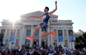 Το Piraeus Street Long Jump επιστρέφει στις 23 Ιουνίου στο Δημοτικό Θέατρο Πειραιά με τον Μίλτο Τεντόγλου