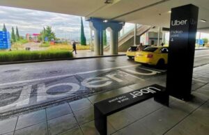 Η Uber και ο Διεθνής Αερολιμένας Αθηνών εγκαινιάζουν νέο σημείο παραλαβής Uber, ενισχύοντας την εμπειρία των επιβατών