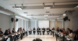 Σύσκεψη του Α. Τζιτζικώστα με τη Διοίκηση του ΣΕΤΕ και φορείς του τουρισμού