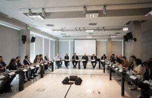 Σύσκεψη του Α. Τζιτζικώστα με τη Διοίκηση του ΣΕΤΕ και φορείς του τουρισμού