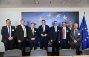 Η Ένωση Λιμένων Ελλάδος στην έδρα της Ε.Ε. – Συνάντηση ΕΛΙΜΕ με τον Ευρωπαίο Επίτροπο Απόστολο Τζιτζικώστα για την στρατηγική θέση των ελληνικών λιμένων στην «πράσινη» και πολυτροπική μετάβαση