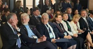 Λίνα Μενδώνη: «Είμαστε υπερήφανοι για την ελληνική γλώσσα… Είμαστε οι θεματοφύλακες της οικουμενικής της απήχησης»