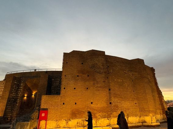 Το Ρωμαϊκό Ωδείο, με τη φωτιστική ανάδειξή του, αποδίδεται αποκατεστημένο στους κατοίκους της Πάτρας και στην αρχική του χρήση