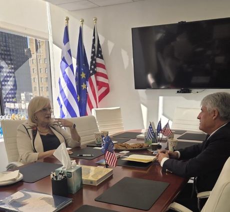 φωτό Από τη συνάντηση του κου Φιορεντίνου με την Πρόεδρο του Hellenic American Society, Ευτ. Πυλαρινού