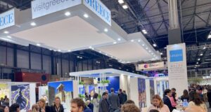 Άποψη του ελληνικού περιπτέρου στη Διεθνή Τουριστική Έκθεση FITUR 2026.