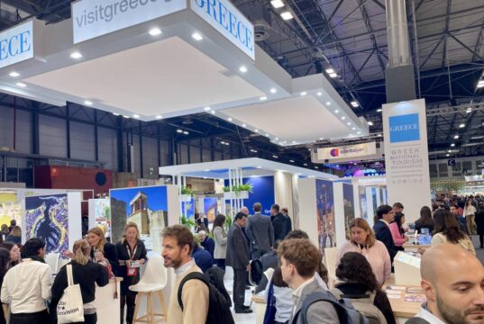 Άποψη του ελληνικού περιπτέρου στη Διεθνή Τουριστική Έκθεση FITUR 2026.