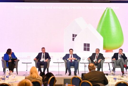 Θεόδωρος Μητράκος(ΤτΕ): Τα στεγαστικά δάνεια θα μπορούσαν να φτάσουν τα 3 δις. ευρώ το 2026 – Δεν απαιτούνται παρεμβάσεις στα επιτόκια