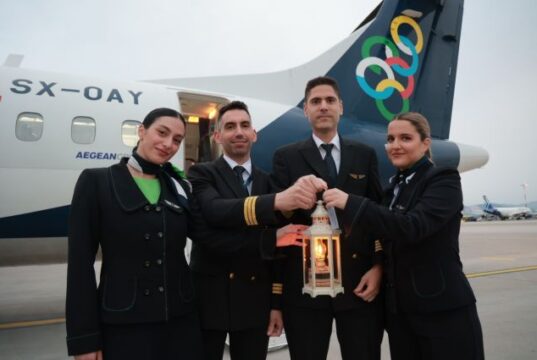 Η AEGEAN και η Olympic Air μετέφεραν το Άγιο Φως στην ελληνική επικράτεια