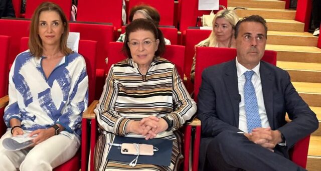 Η Λίνα Μενδώνη με τον Σταύρο Παπασταύρου και την Εύη Λαζού Λασκαρίδη