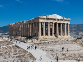Λίνα Μενδώνη: «Το δυτικό αέτωμα του Παρθενώνα συμπληρώνεται μετά από 220 χρόνια. Τα ικριώματα απομακρύνθηκαν οριστικά από τη δυτική όψη του μνημείου»