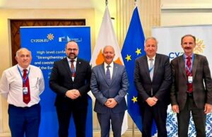 Ιστορική διάσκεψη της Ε.Ε. για τη νησιωτικότητα στην Κύπρο – Συμμετείχε ο Πρόεδρος του Επιμελητηρίου Κυκλάδων εκπροσωπώντας το Δίκτυο Νησιωτικών Επιμελητηρίων της Ε.Ε.