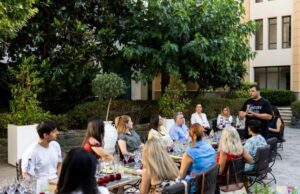 Το Hyatt Regency Thessaloniki εγκαινιάζει το AT THE TABLE με την πρώτη εμπειρία Greek Olive Oil & Honey Tasting σε συνεργασία με το Olicatessen