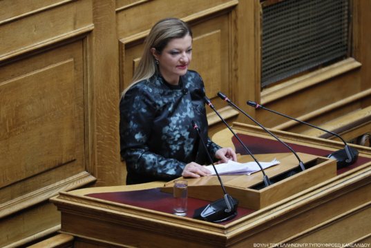 Η Βουλευτής Ηλείας Δρ. Διονυσία-Θεοδώρα Αυγερινοπούλου μιλά από το βήμα της Ολομέλειας της Βουλής των Ελλήνων.