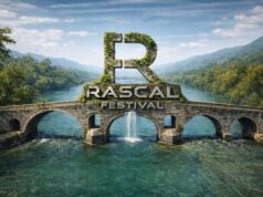 Εικαστικό του Rascal Festival με το λογότυπο πάνω σε πέτρινο γεφύρι και ποτάμι στην Άρτα