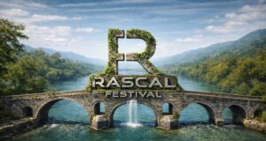 Εικαστικό του Rascal Festival με το λογότυπο πάνω σε πέτρινο γεφύρι και ποτάμι στην Άρτα