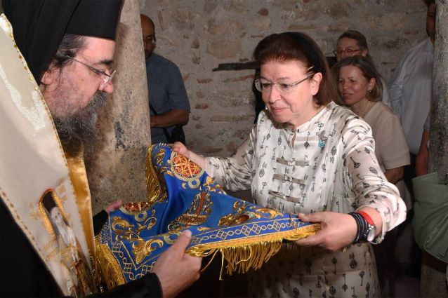 Η Λίνα Μενδώνη στα θυρανοίξια του Ιερού Ναού Ταξιάρχη Μητροπόλεως