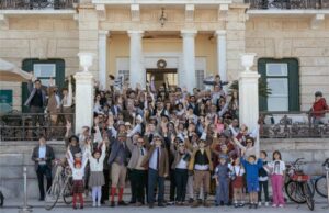 Το A Weekend in Tweed επιστρέφει στις Σπέτσες για ένα φθινοπωρινό ταξίδι στον χρόνο