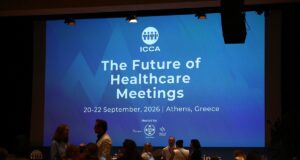 Η οθόνη της αίθουσας με τον τίτλο The Future of Healthcare Meetings, 20-22 Σεπτεμβρίου 2026, Αθήνα, στο συνέδριο της ICCA.